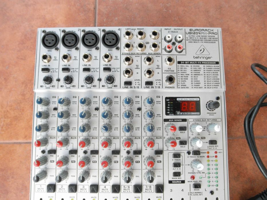 Mikser Behringer Eurorack UB 1204 FX-PRO.  Mixer estradowy.