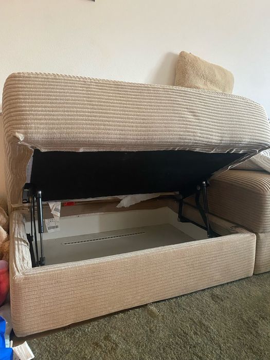 Sofa creme com armazenamento