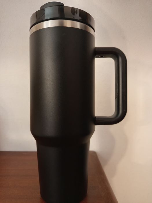 Caneca Térmica em Aço Inoxidável com Alça e Tampa – 40 oz (~1,2 L)