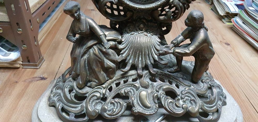 Relógio de mesa de bronze64585350970369123