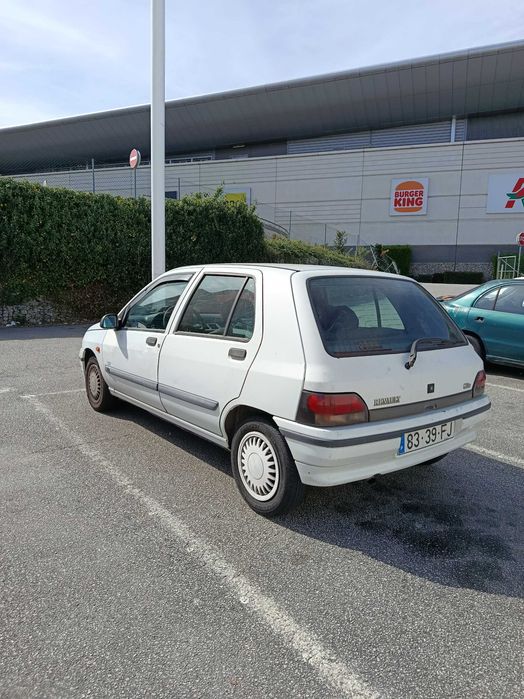 Renault Clio 1.2 essence année 1995 _ 298000 Km _700 € foto 3