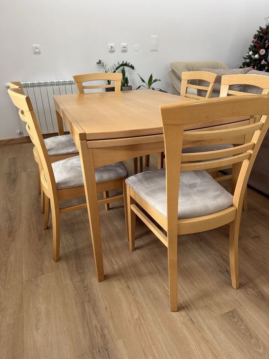 Mesa de jantar extensível com seis cadeiras