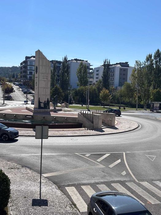 Apartamento T3 para arrendar no centro de Pombal com garagem