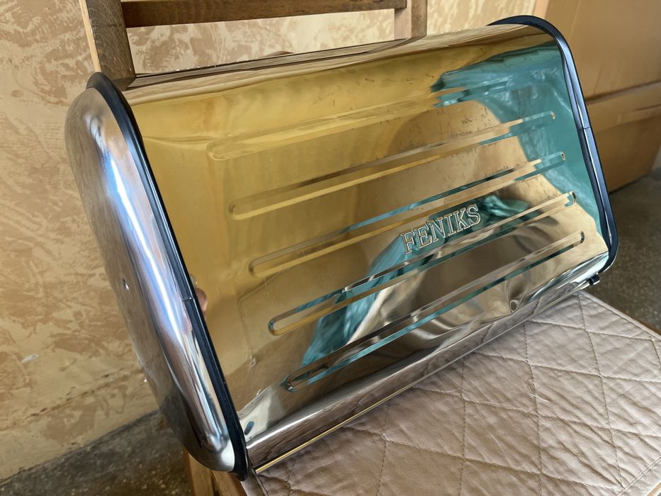 Stalowy pojemnik na chleb