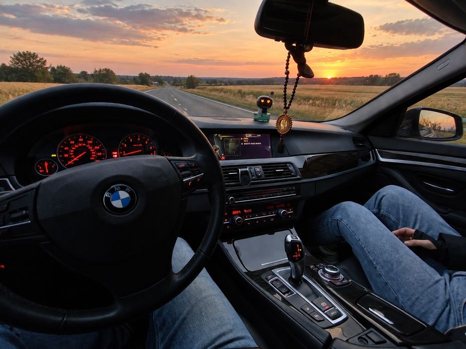 BMW 5 Series 2013 VIN WBAXH5C54DD111853 фото оголошення 3 з 8