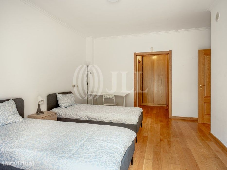 Apartamento T4, com terraço e estacionamento, em Lisboa