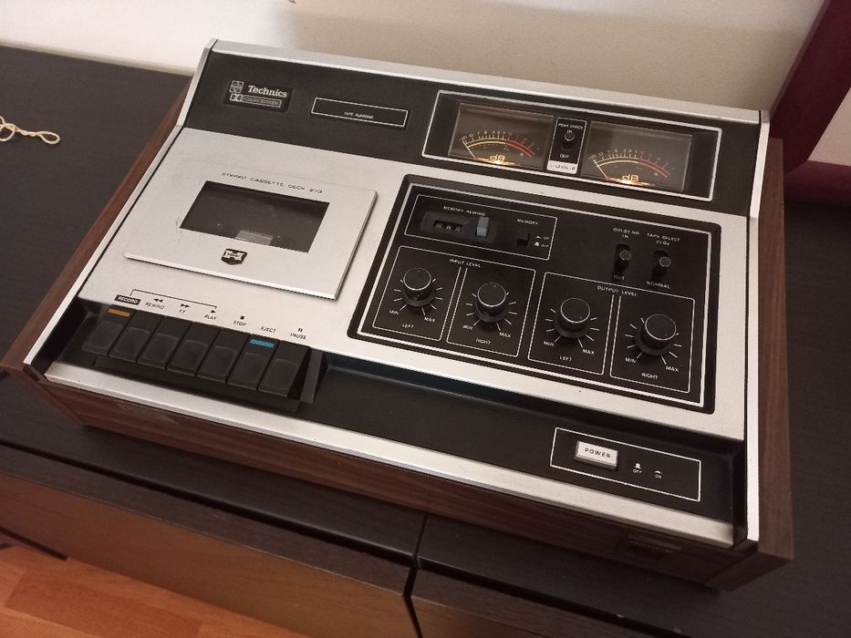 Technics RS-273 Cassette Player + Free Cassettes64729625289475120