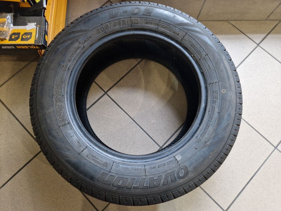 Ovation 205/65R15c V-02