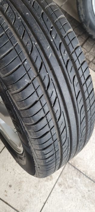 Komplet kół z letnimi oponami