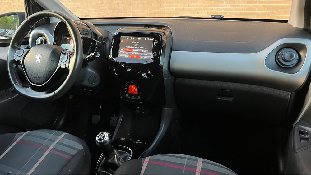 Peugeot 108 1.0 e-VTi ( motor Toyota )