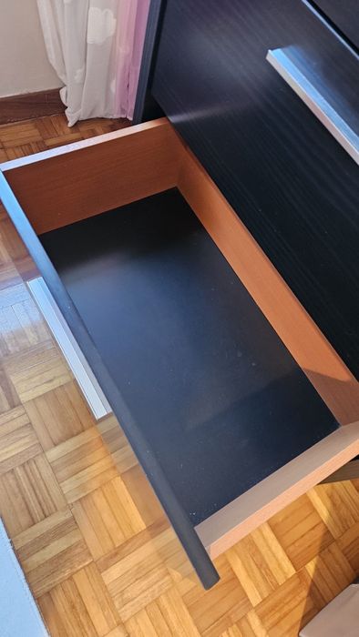 Cómoda Preta com 2 gavetas e 3 gavetões