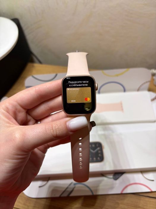 Apple watch Watch SE 40 mm акб 100% гарний  стан комплект
