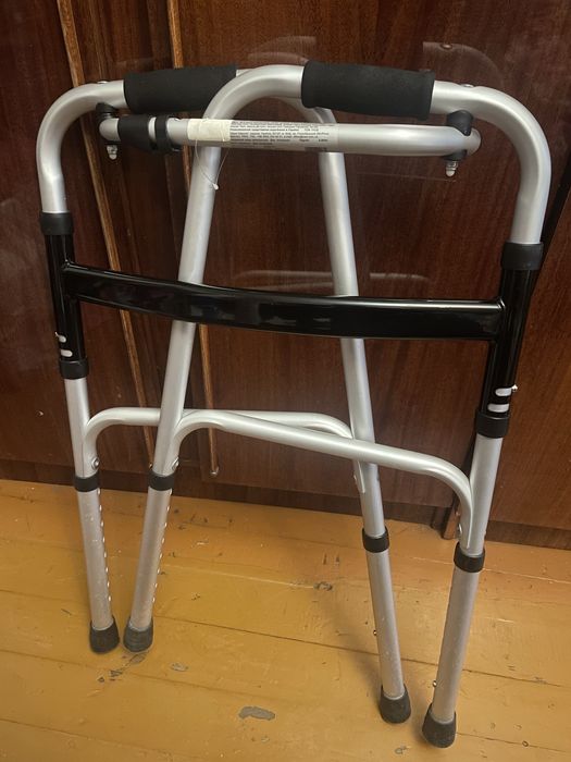 Ходунки для інвалідів