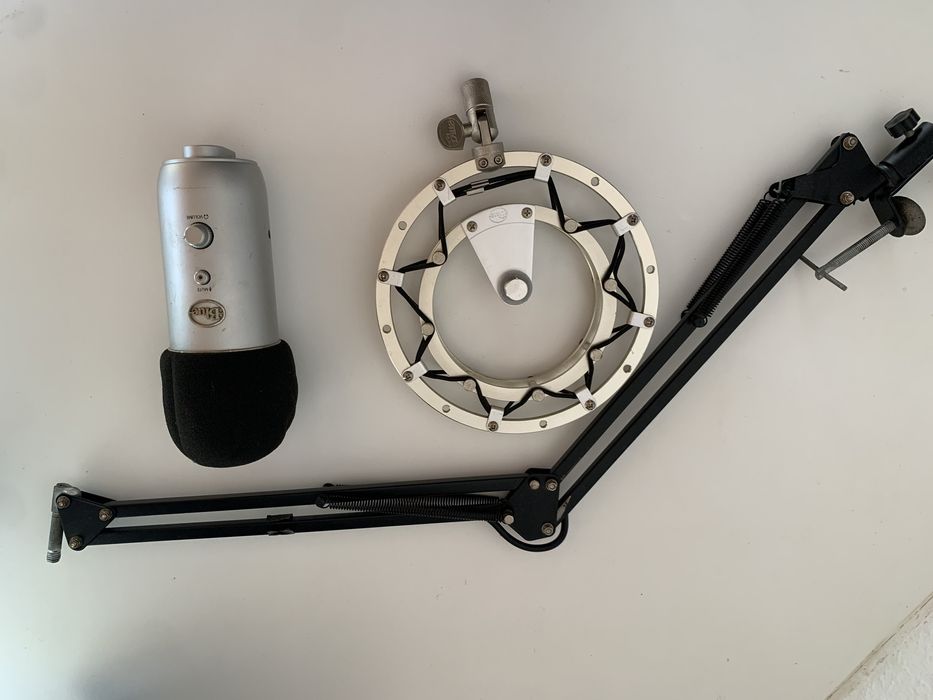Blue Yeti USB + suporte aranha e braço