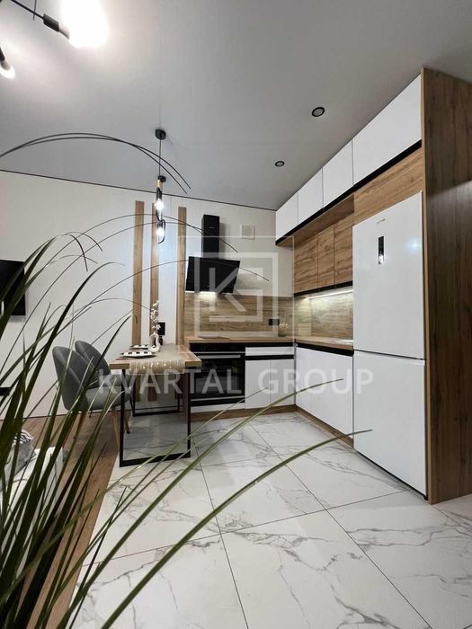 Продаж квартири з ремонтом ТА БАЛКОНОМ