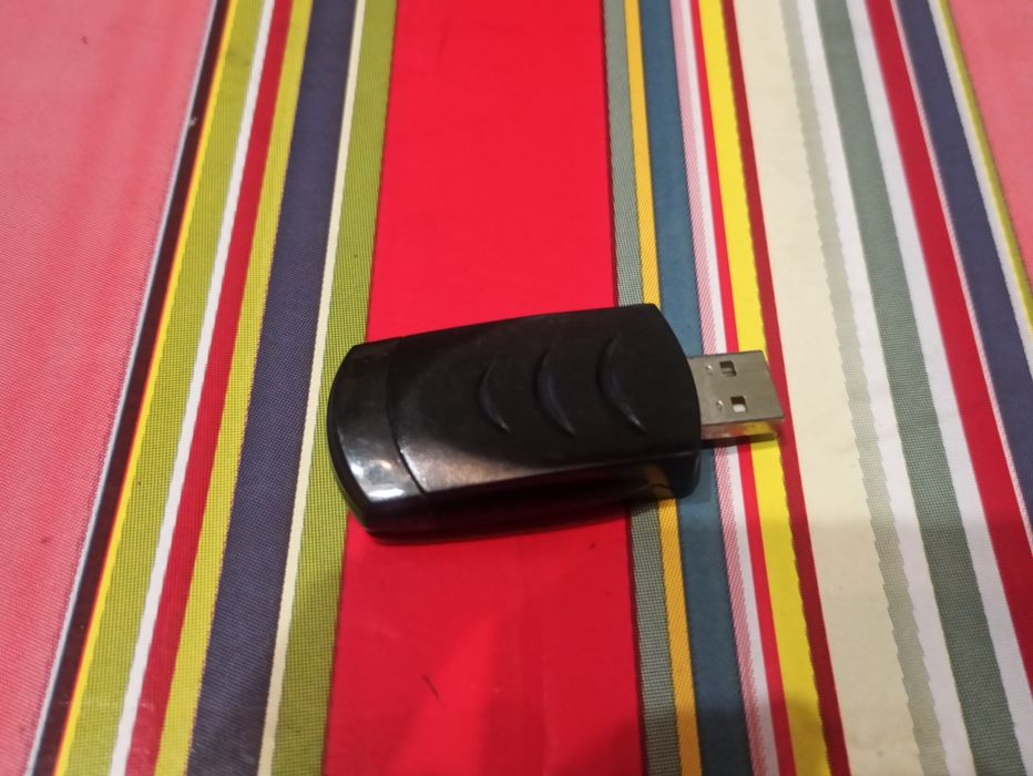 Анфра червоний порт для комп'ютера