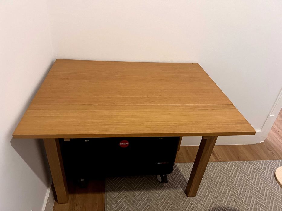 Mesa extensível BJURSTA chapa de carvalho 50/70/90x90 cm