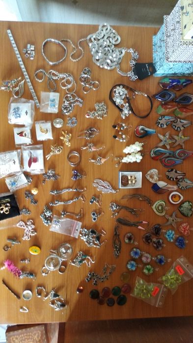 Біжутерія різноманітна