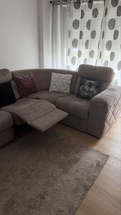 Vendo sofa com 3 m de comprimento em bom estado !