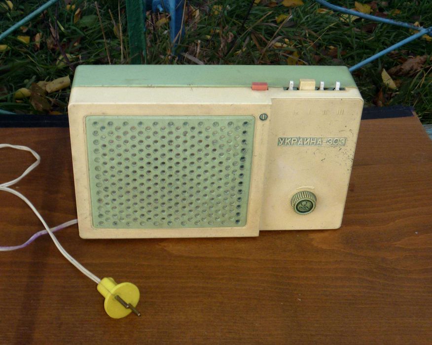 Приёмник трёхпрограммный "Украина-303". Б/У.