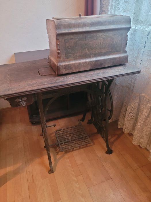 Stara maszyna do szycia Phoenix