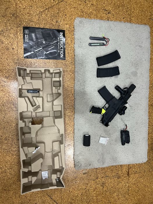 Arma de Airsoft com Mira laser