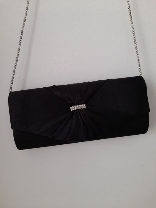 Clutch de cerimónia em preto com brilhantes