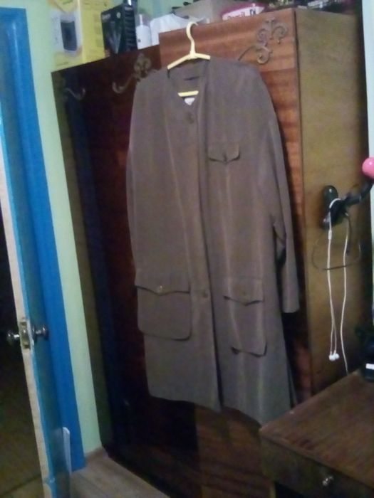 Продам плащ- кардиган на пышню даму.