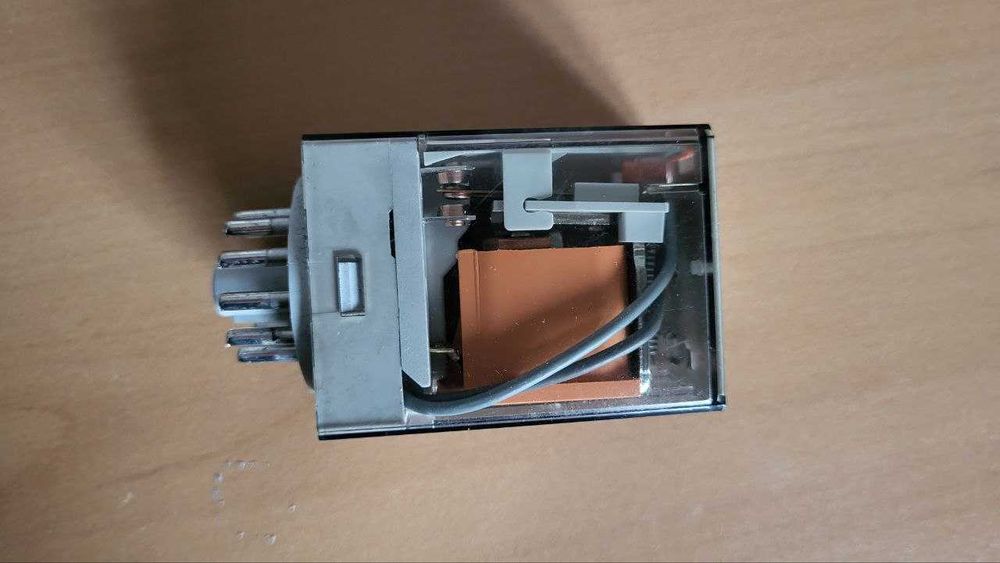 FINDER  110V (230v)10A