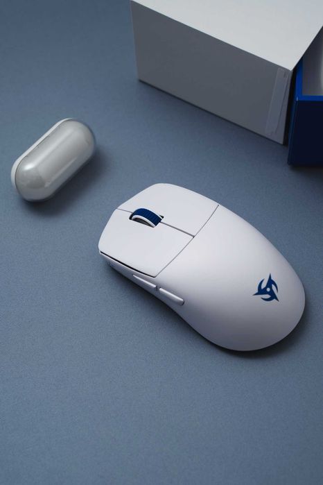 Ninjutso Sora V3 White / Black 8K 40 грамм Игровая беспроводная