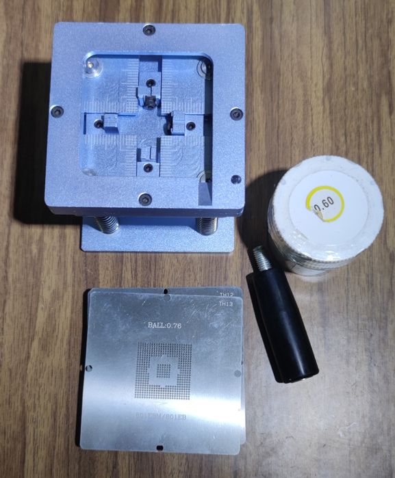 Столик для реболинга, перекатки микросхем под компьютерные чипы.