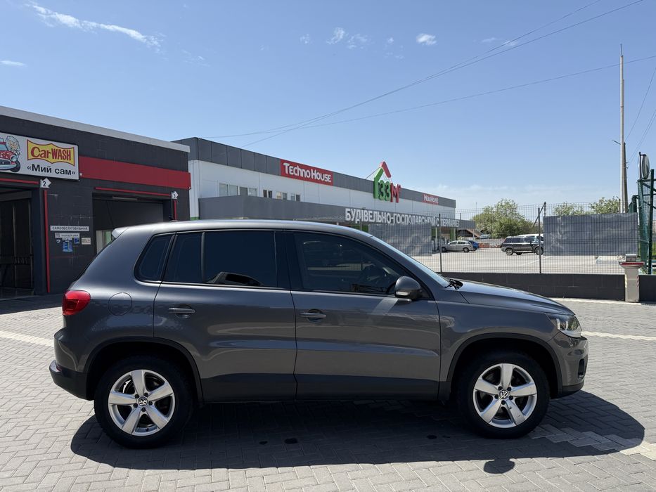 VW Tiguan рестовий (не фарбований)