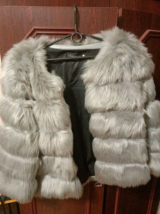 Шуба   жіноча сіра.