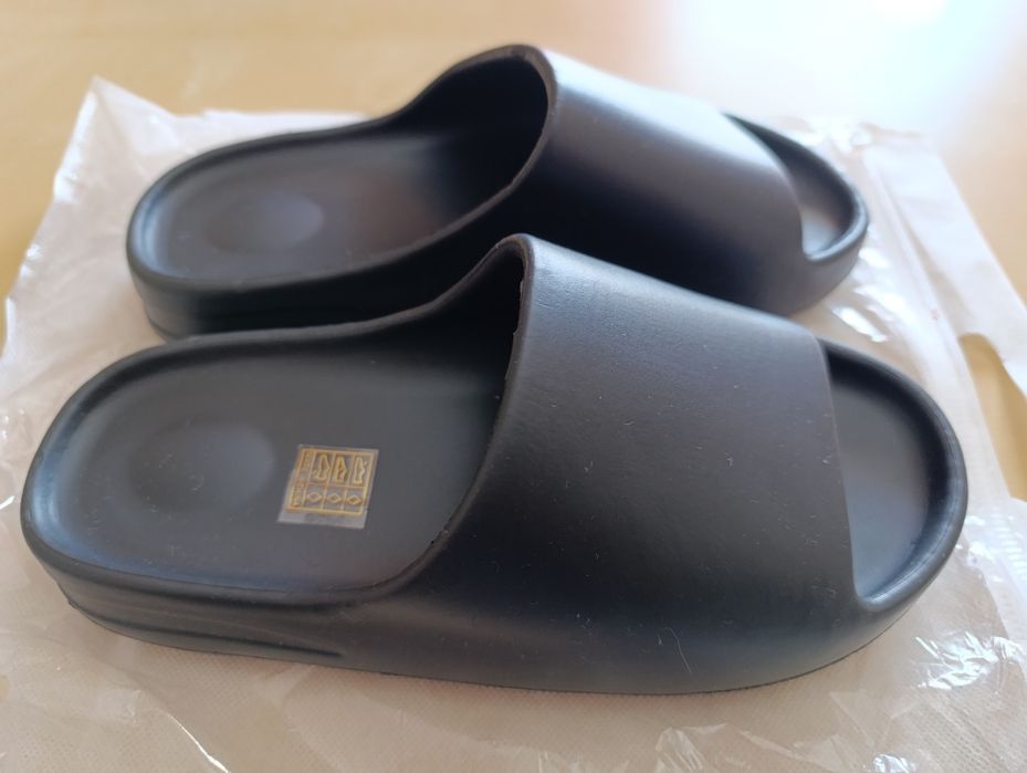 Chinelos/slides tipo yeezy unisexo