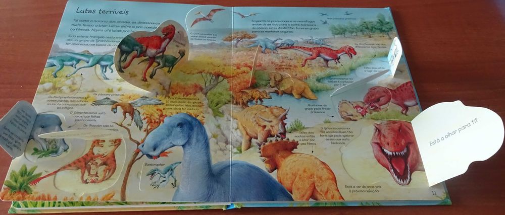 Espreita O Mundo dos Dinossauros (Com Mais de 50 Abas Para Levantar)