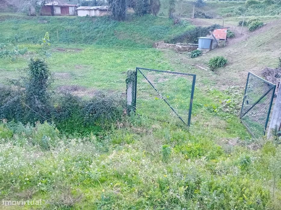 Terreno em Oliveira do Douro, para Construção de uma Moradia Isolada,