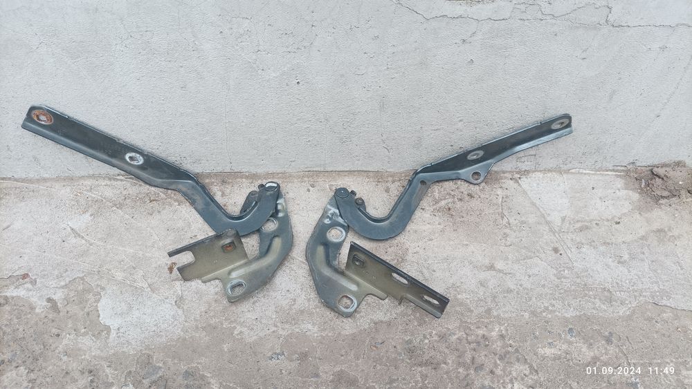 Петлі капоту Сітроен С4 Пікассо під відновлення