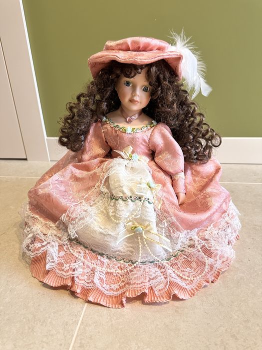 Порцелянова  лялька