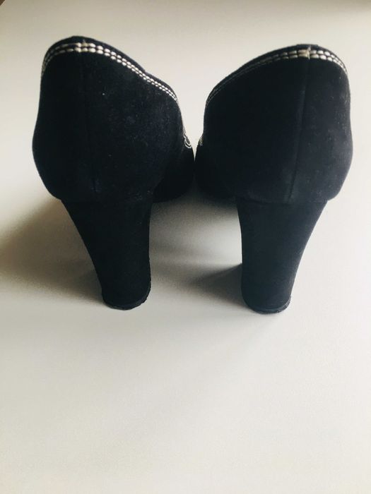 Замшеві туфлі на каблуку stoalos з вишивкою