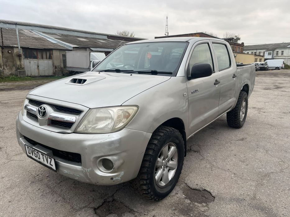 Toyota Hilux 2010рік 2,5дизель механіка повний привід 4х4 гарний пікап