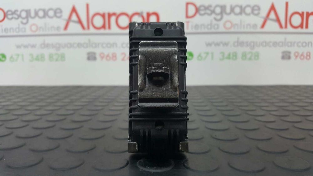 RETENTOR DA PORTA DIANTEIRA ESQUERDA BMW SERIE 1 BERLINA (E81/E87) 116D
