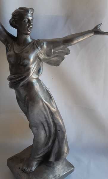 Большая статуэтка Родина-мать зовёт!