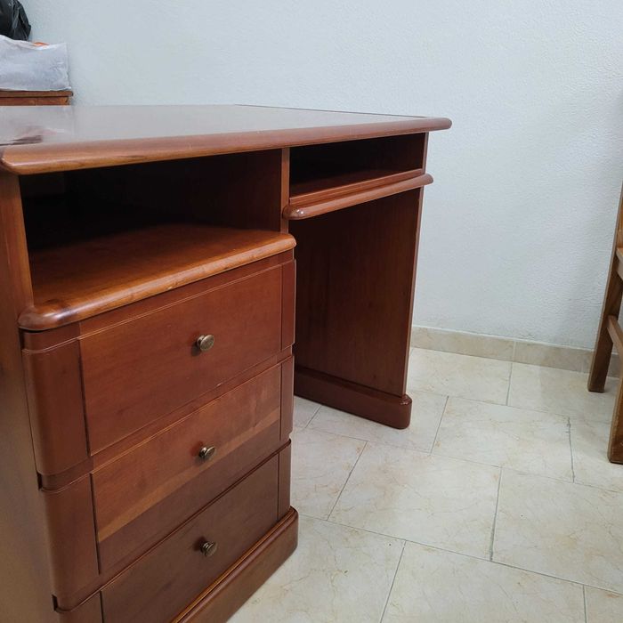Secretária para PC - Madeira Mogno