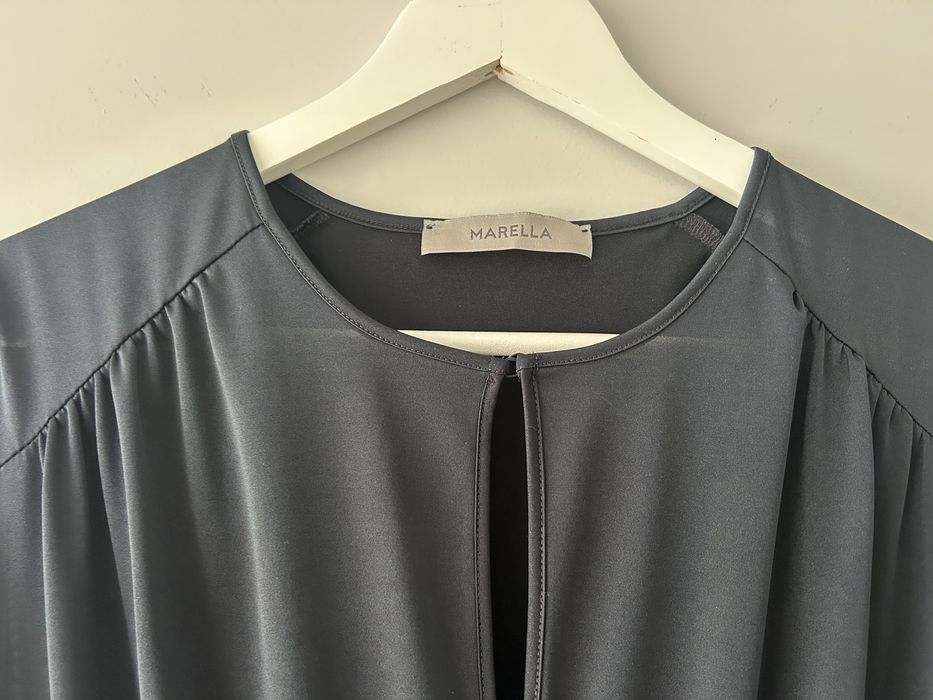 Vestido Marella azul escuro plissado
