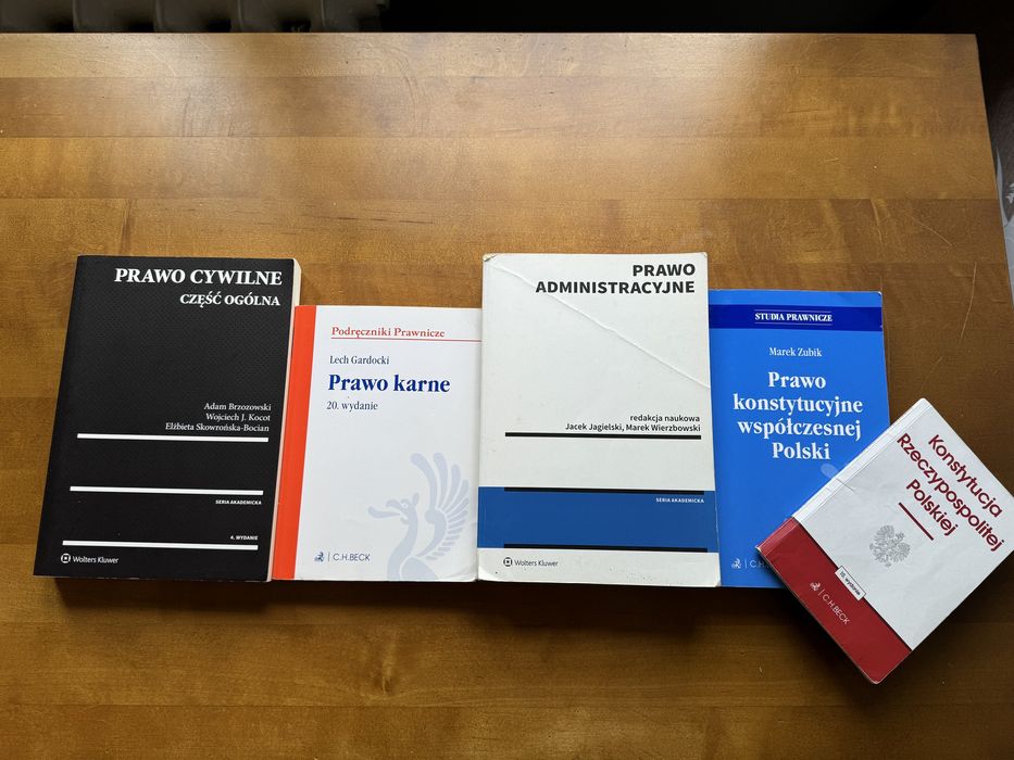 Zestaw podrecznikow na II rok prawa