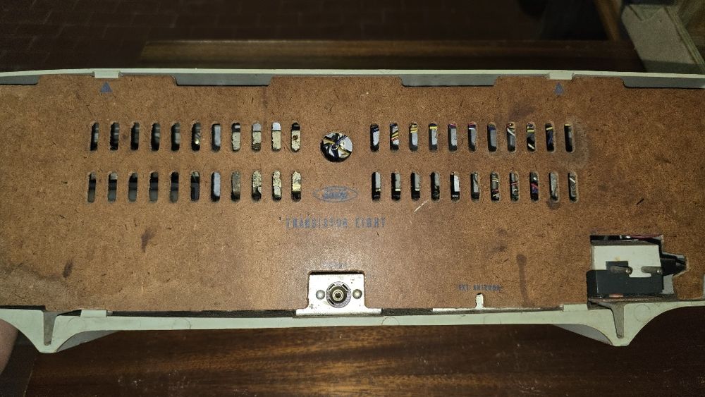 Radio antigo marca Sharp