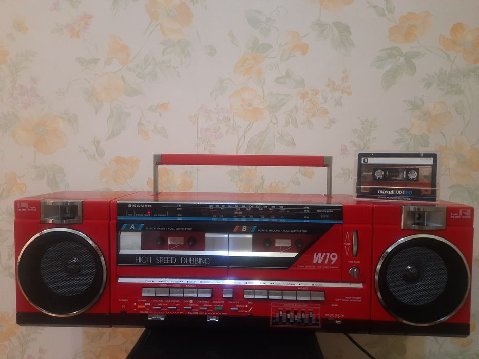 Продам магнитофон sanyo w19