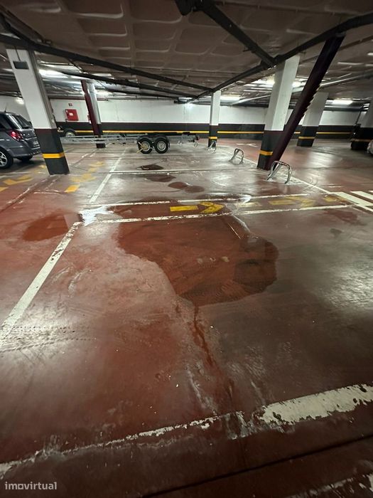 Apartamento T1 com lugar de parqueamento e piscina