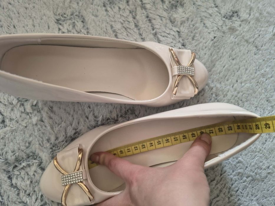 Buty eleganckie  beżowe 38