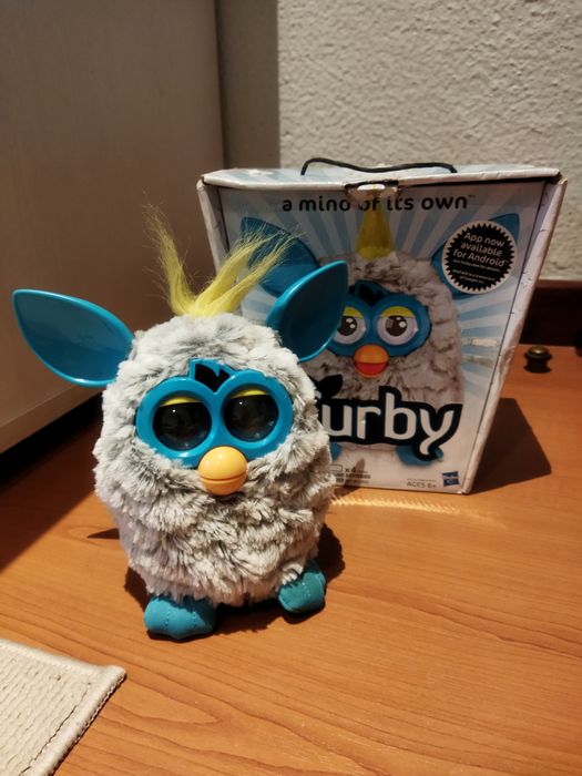 Furbi cinzento a funcionar